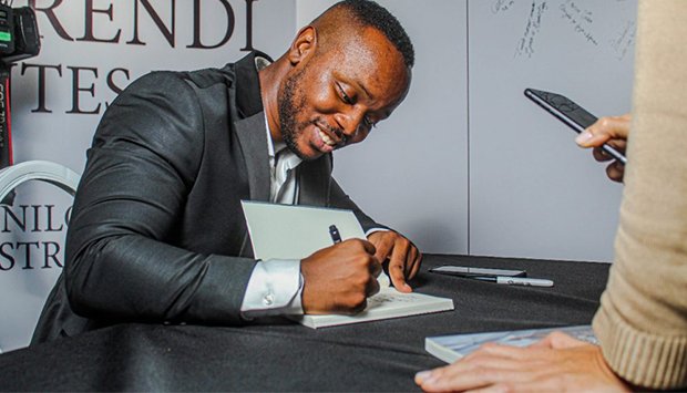 Autor Danilo Castro coloca no mercado o seu livro de estreia